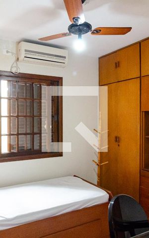Casa à venda com 200m², 3 quartos e 2 vagasQuarto 3