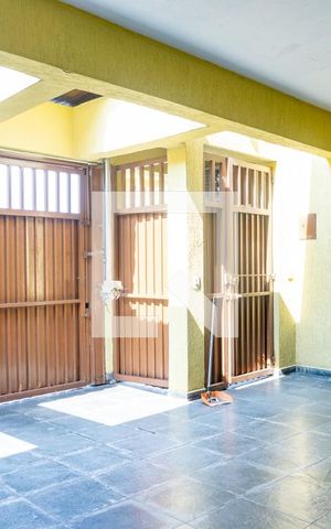 Casa à venda com 280m², 3 quartos e 4 vagas Casa à venda com 280m², 3 quartos e 4 vagasGaragem
