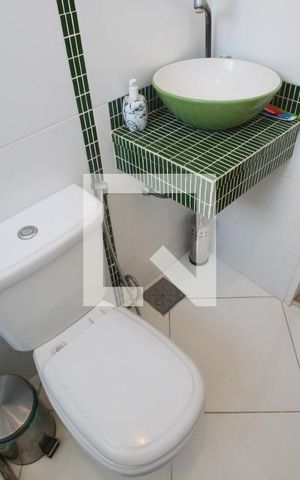 Casa à venda com 140m², 5 quartos e 3 vagas Casa à venda com 140m², 5 quartos e 3 vagasBanheiro da Suíte