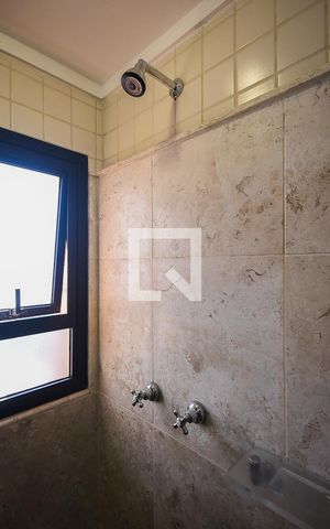 Apartamento à venda com 500m², 4 quartos e 4 vagasChuveiro do banheiro da suíte 2