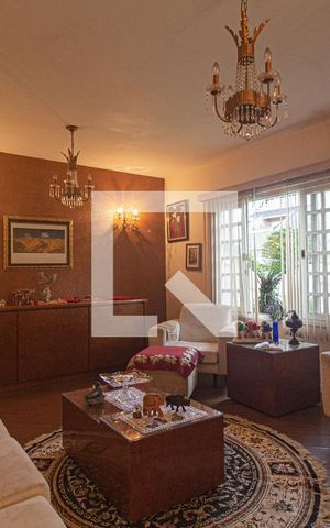 Casa à venda com 400m², 3 quartos e 3 vagas Casa à venda com 400m², 3 quartos e 3 vagasSala