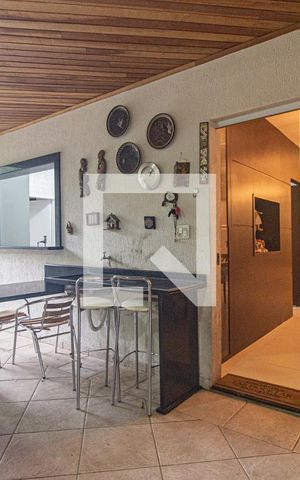 Casa à venda com 400m², 3 quartos e 3 vagas Casa à venda com 400m², 3 quartos e 3 vagasÁrea comum
