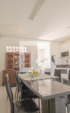 Casa à venda com 2000m², 4 quartos e 10 vagas Casa à venda com 2000m², 4 quartos e 10 vagasCozinha - Armários