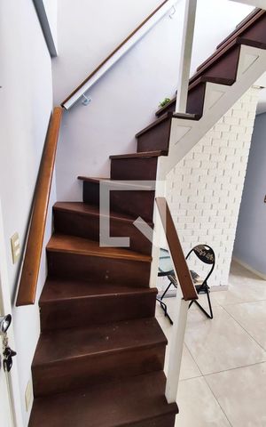 Apartamento à venda com 115m², 2 quartos e 1 vaga Apartamento à venda com 115m², 2 quartos e 1 vagaEscada