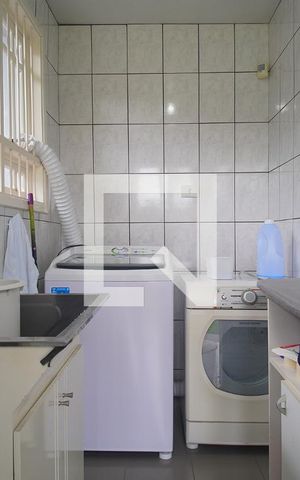 Casa à venda com 207m², 3 quartos e 1 vagaÁrea de Serviço