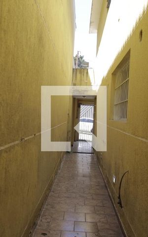 Casa à venda com 150m², 2 quartos e 2 vagasCorredor Lateral