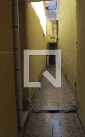 Casa à venda com 150m², 2 quartos e 2 vagasCorredor Lateral