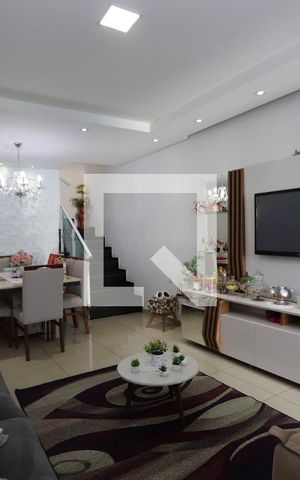 Casa à venda com 427m², 3 quartos e 2 vagas Casa à venda com 427m², 3 quartos e 2 vagasSala