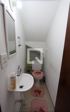 Casa à venda com 427m², 3 quartos e 2 vagas Casa à venda com 427m², 3 quartos e 2 vagasBanheiro