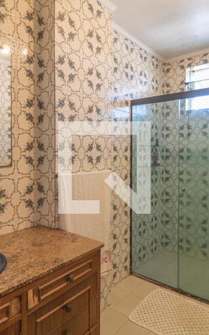 Casa para alugar com 385m², 4 quartos e 4 vagas Casa para alugar com 385m², 4 quartos e 4 vagasBanheiro da Suíte 1