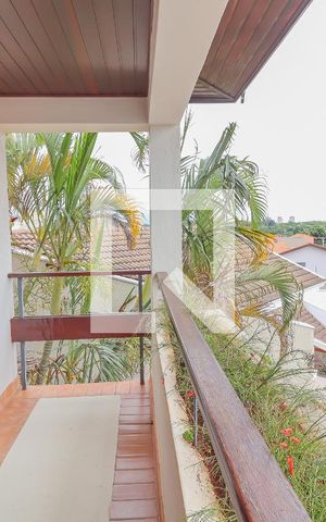 Casa de condomínio à venda com 420m², 5 quartos e 3 vagas Casa de condomínio à venda com 420m², 5 quartos e 3 vagasSuíte