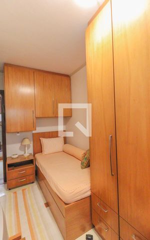 Casa de condomínio à venda com 420m², 5 quartos e 3 vagas Casa de condomínio à venda com 420m², 5 quartos e 3 vagasQuarto de Serviço