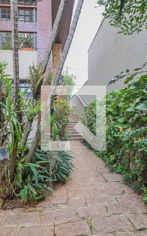 Casa de condomínio à venda com 420m², 5 quartos e 3 vagas Casa de condomínio à venda com 420m², 5 quartos e 3 vagasQuintal