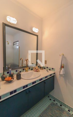 Casa de condomínio à venda com 420m², 5 quartos e 3 vagas Casa de condomínio à venda com 420m², 5 quartos e 3 vagasVestiario