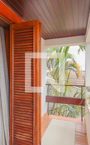 Casa de condomínio à venda com 420m², 5 quartos e 3 vagas Casa de condomínio à venda com 420m², 5 quartos e 3 vagasSuíte