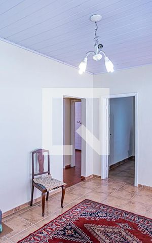 Casa à venda com 134m², 2 quartos e 2 vagas Casa à venda com 134m², 2 quartos e 2 vagasSala