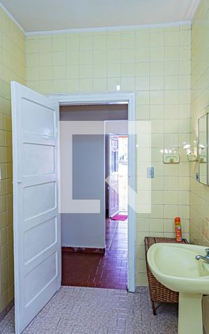 Casa à venda com 134m², 2 quartos e 2 vagas Casa à venda com 134m², 2 quartos e 2 vagasBanheiro