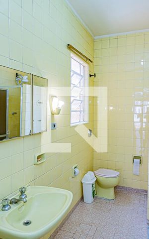Casa à venda com 134m², 2 quartos e 2 vagas Casa à venda com 134m², 2 quartos e 2 vagasBanheiro