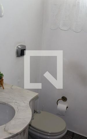 Casa para alugar com 216m², 3 quartos e 4 vagas Casa para alugar com 216m², 3 quartos e 4 vagasBanheiro