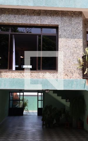 Casa para alugar com 216m², 3 quartos e 4 vagas Casa para alugar com 216m², 3 quartos e 4 vagasÁrea comum