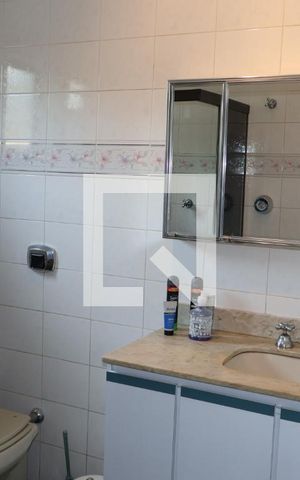 Casa para alugar com 216m², 3 quartos e 4 vagas Casa para alugar com 216m², 3 quartos e 4 vagasBanheiro