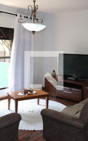 Casa para alugar com 216m², 3 quartos e 4 vagas Casa para alugar com 216m², 3 quartos e 4 vagasSala