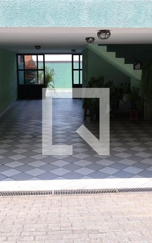 Casa para alugar com 216m², 3 quartos e 4 vagas Casa para alugar com 216m², 3 quartos e 4 vagasÁrea comum