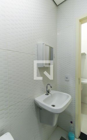 Studio para alugar com 28m², 1 quarto e sem vaga Studio para alugar com 28m², 1 quarto e sem vagaBanheiro