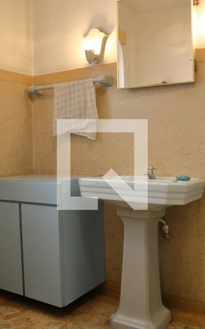 Casa para alugar com 370m², 3 quartos e 6 vagasBanheiro social