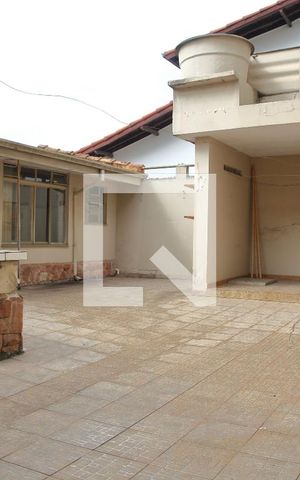 Casa para alugar com 370m², 3 quartos e 6 vagasQuintal
