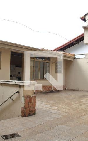 Casa para alugar com 370m², 3 quartos e 6 vagasQuintal