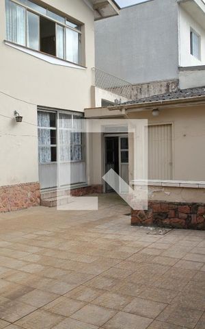 Casa para alugar com 370m², 3 quartos e 6 vagasQuintal