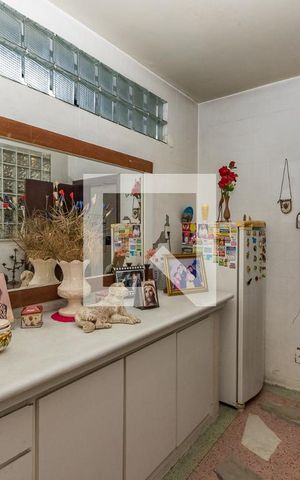 Casa para alugar com 250m², 5 quartos e 4 vagas Casa para alugar com 250m², 5 quartos e 4 vagasCorredor