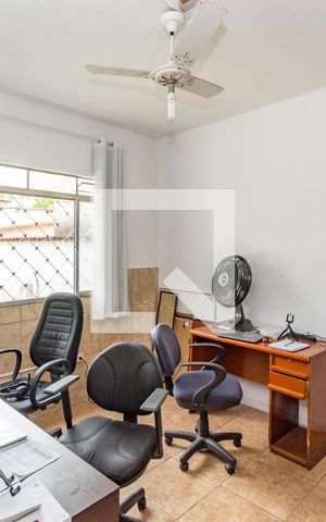 Casa para alugar com 250m², 5 quartos e 4 vagas Casa para alugar com 250m², 5 quartos e 4 vagasQuarto 4