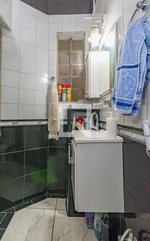 Casa para alugar com 250m², 5 quartos e 4 vagas Casa para alugar com 250m², 5 quartos e 4 vagasBanheiro de serviço