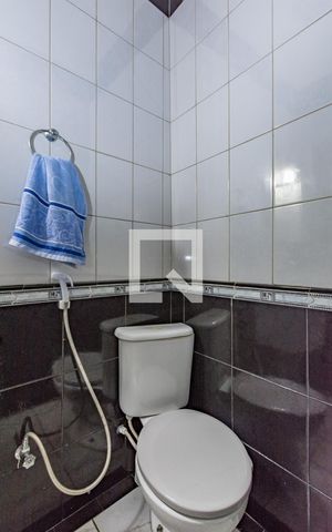 Casa para alugar com 250m², 5 quartos e 4 vagas Casa para alugar com 250m², 5 quartos e 4 vagasBanheiro de serviço