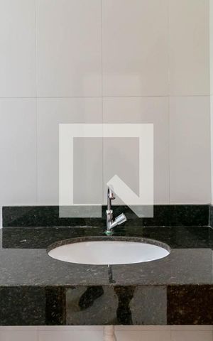 Apartamento à venda com 215m², 4 quartos e 3 vagas Apartamento à venda com 215m², 4 quartos e 3 vagasBanheiro da Suíte 2