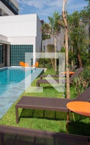 Studio à venda com 25m², 1 quarto e sem vaga Studio à venda com 25m², 1 quarto e sem vagaÁrea comum - Piscina