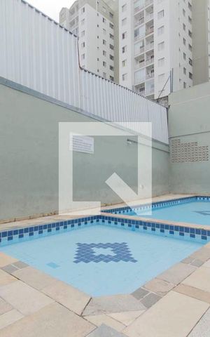Apartamento para alugar com 49m², 2 quartos e 1 vaga Apartamento para alugar com 49m², 2 quartos e 1 vagaÁrea Comum - Piscina