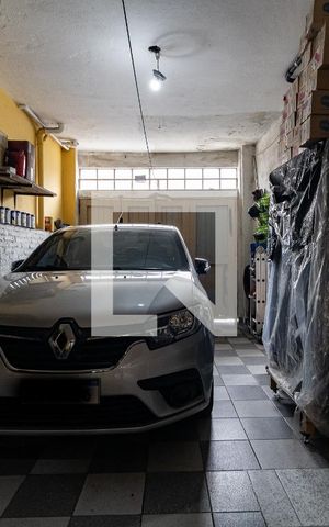 Casa à venda com 170m², 6 quartos e 2 vagas Casa à venda com 170m², 6 quartos e 2 vagasGaragem