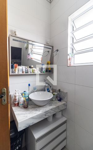 Casa à venda com 170m², 6 quartos e 2 vagas Casa à venda com 170m², 6 quartos e 2 vagasBanheiro 1 da Casa 1