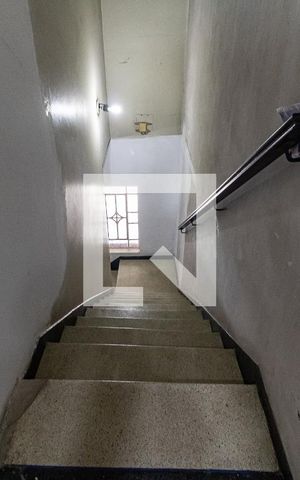 Casa à venda com 170m², 6 quartos e 2 vagas Casa à venda com 170m², 6 quartos e 2 vagasEscada da Casa 1