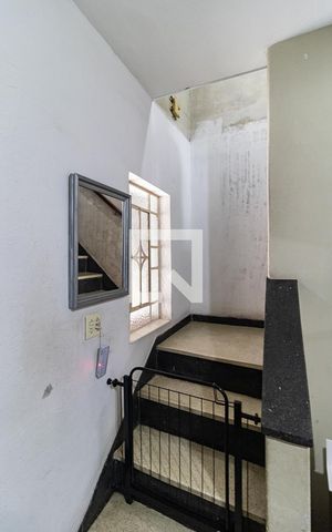 Casa à venda com 170m², 6 quartos e 2 vagas Casa à venda com 170m², 6 quartos e 2 vagasEscada da Casa 1