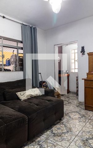 Casa à venda com 170m², 6 quartos e 2 vagas Casa à venda com 170m², 6 quartos e 2 vagasSala da Casa 1