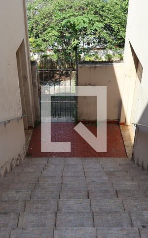 Casa à venda com 320m², 3 quartos e 6 vagasEscadas Jardim