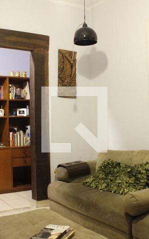 Casa à venda com 300m², 6 quartos e sem vagaCasa 2- Sala