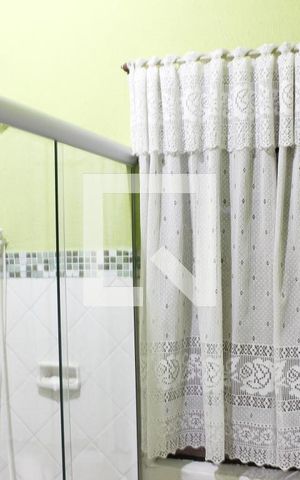 Casa à venda com 300m², 6 quartos e sem vagaCasa 2- Banheiro