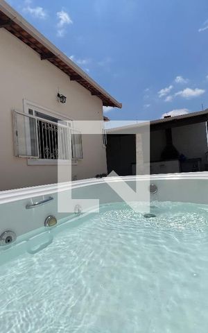 Casa à venda com 215m², 3 quartos e 2 vagas Casa à venda com 215m², 3 quartos e 2 vagasÁrea comum