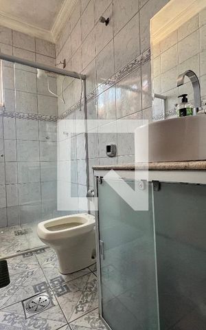 Casa à venda com 215m², 3 quartos e 2 vagas Casa à venda com 215m², 3 quartos e 2 vagasBanheiro