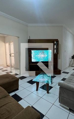Casa à venda com 215m², 3 quartos e 2 vagas Casa à venda com 215m², 3 quartos e 2 vagasSala